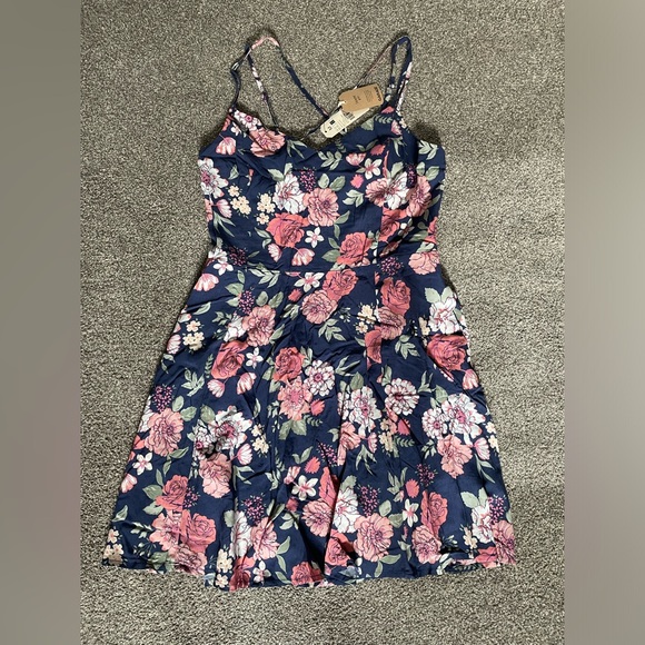 Dress - Picture 1 of 3